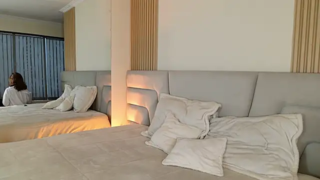 Zoe Benson online show from February 25, 12:04 pm