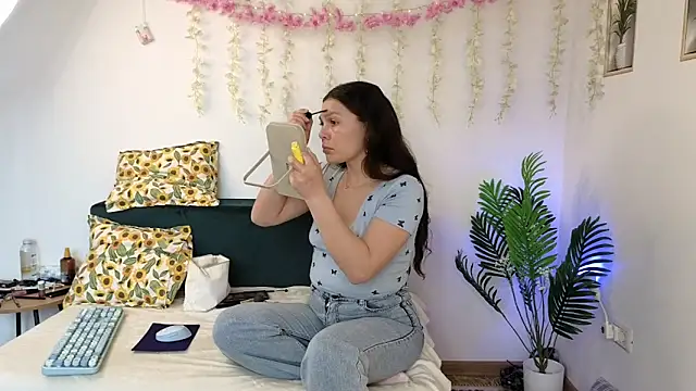 MadameDeFeu online show from April 8, 8:58 am