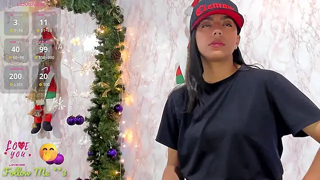 Snapshot of BarbieHotLaura chatting on December 23, 12:03 am BarbieHotLaura online show from December 23, 12:03 am