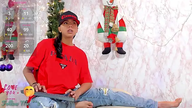 Snapshot of BarbieHotLaura chatting on December 24, 2:54 am BarbieHotLaura online show from December 24, 2:54 am