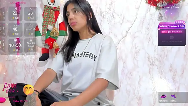 Snapshot of BarbieHotLaura chatting on December 28, 7:54 pm BarbieHotLaura online show from December 28, 7:54 pm