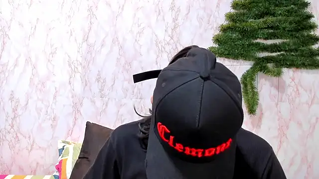 Snapshot of BarbieHotLaura chatting on January 9, 8:22 pm BarbieHotLaura online show from January 9, 8:22 pm