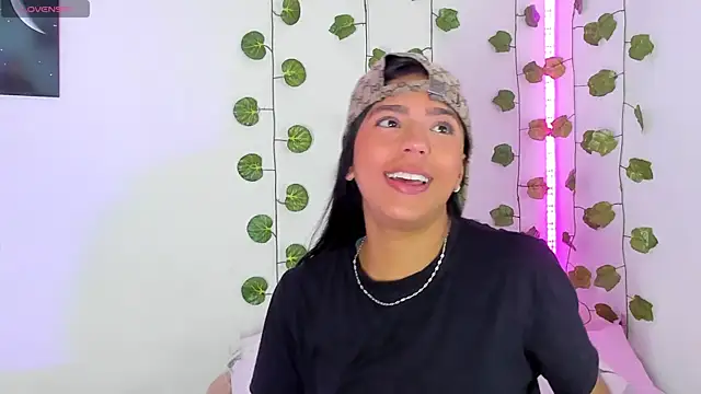 Snapshot of BarbieHotLaura chatting on January 31, 4:27 pm BarbieHotLaura online show from January 31, 4:27 pm