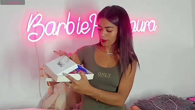Snapshot of BarbieHotLaura chatting on September 22, 5:15 pm BarbieHotLaura online show from September 22, 5:15 pm