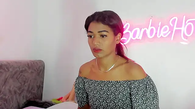 Snapshot of BarbieHotLaura chatting on October 10, 2:05 pm BarbieHotLaura online show from October 10, 2:05 pm