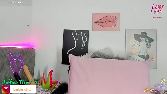 Snapshot of BarbieHotLaura chatting on November 23, 9:58 pm BarbieHotLaura online show from November 23, 9:58 pm