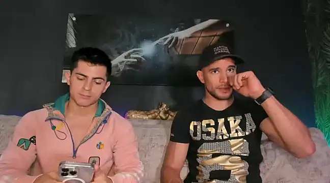 Snapshot of Crhis_N_Derek chatting on December 19, 4:57 pm Crhis N Derek online show from December 19, 4:57 pm