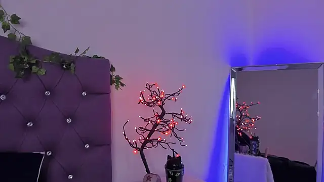 Nyx nayla online show from December 5, 4:55 pm