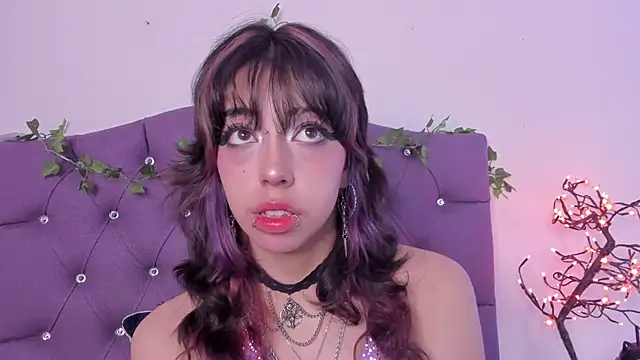 Nyx nayla online show from December 6, 7:23 pm