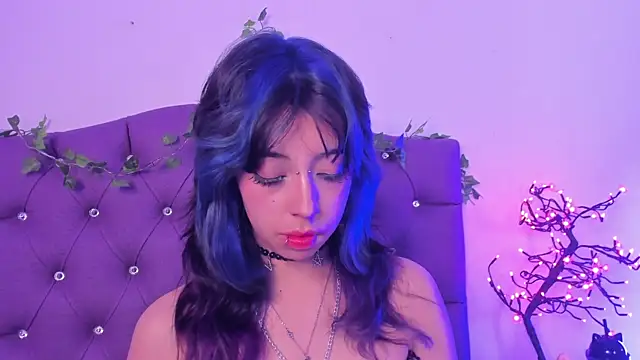 Nyx nayla online show from December 9, 6:25 pm