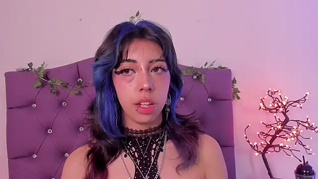 Nyx nayla online show from December 10, 2:17 pm