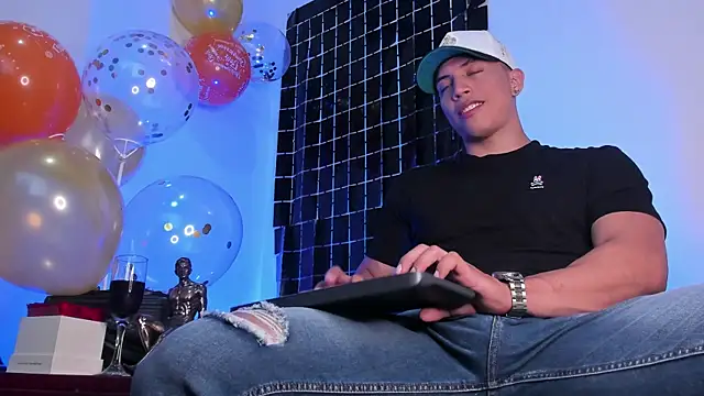 ThomsEvery  online show from March 22, 1:00 am