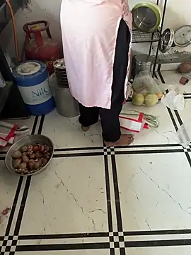 xyztopbeing online show from January 10, 9:23 am