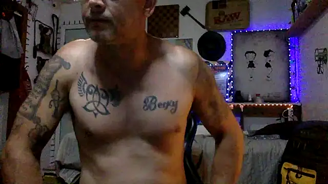 Snapshot of Buffshagswell chatting on April 30, 9:19 pm Buffshagswell online show from April 30, 9:19 pm