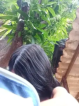 Julix A online show from December 21, 7:49 pm