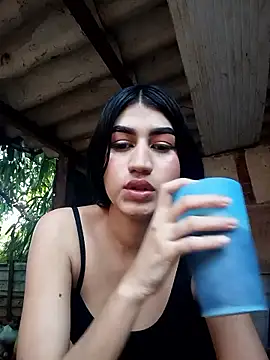 Julix A online show from February 27, 9:48 pm