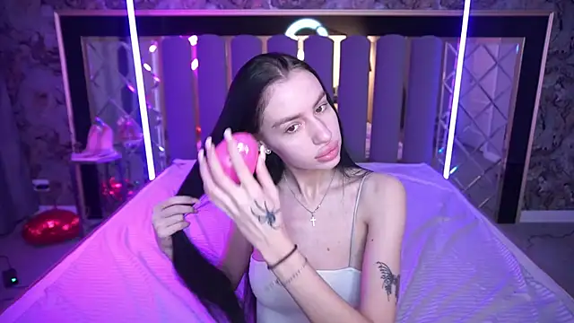 Snow WhiteeeX online show from April 9, 5:40 am