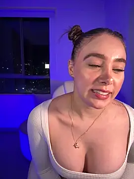 Lanataylor- online show from October 4, 1:25 am