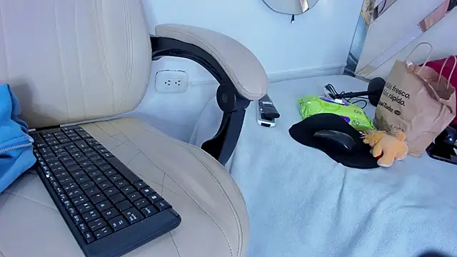 ninaht online show from October 18, 8:31 pm