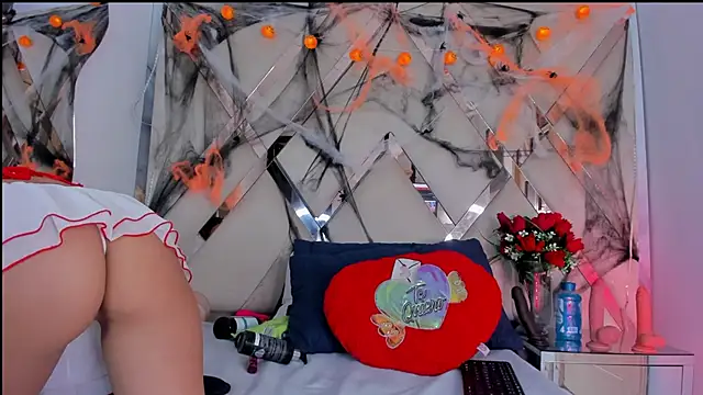 ninaht online show from October 26, 7:42 pm