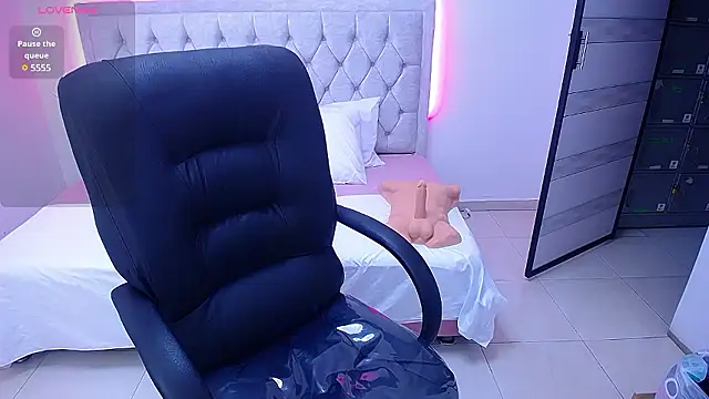 Amber hot22 online show from December 6, 10:08 pm