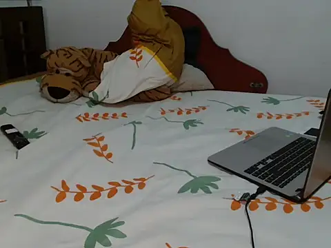 camm1205- online show from September 8, 4:28 pm