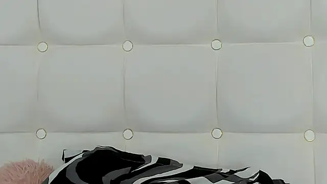 Snapshot of MelanieBrownn chatting on March 13, 7:28 pm MelanieBrownn online show from March 13, 7:28 pm