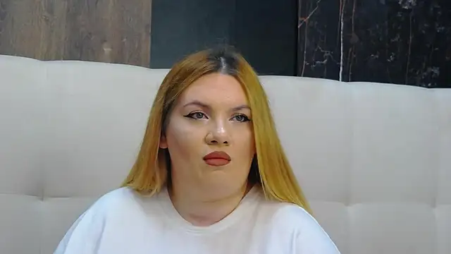 Snapshot of MelanieBrownn chatting on November 12, 3:45 pm MelanieBrownn online show from November 12, 3:45 pm