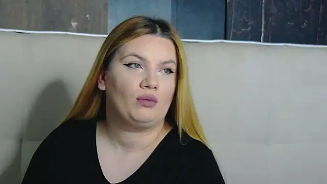 Snapshot of MelanieBrownn chatting on December 2, 7:25 am MelanieBrownn online show from December 2, 7:25 am