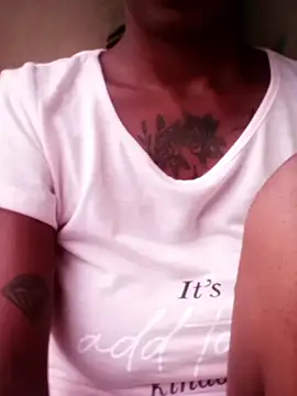 Snapshot of Temptressqeen chatting on February 7, 2:21 pm Temptressqeen online show from February 7, 2:21 pm