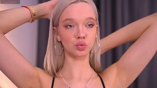  AlinaBailey online show from April 23, 8:13 am