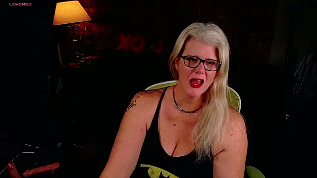 AliceHarlot online show from April 28, 2:21 am