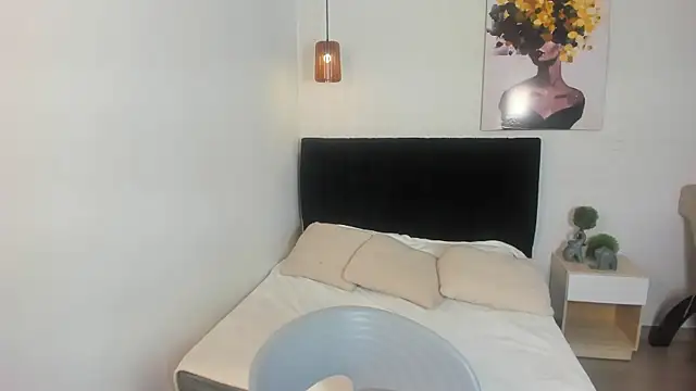 Scarlett  bell online show from October 22, 1:22 pm