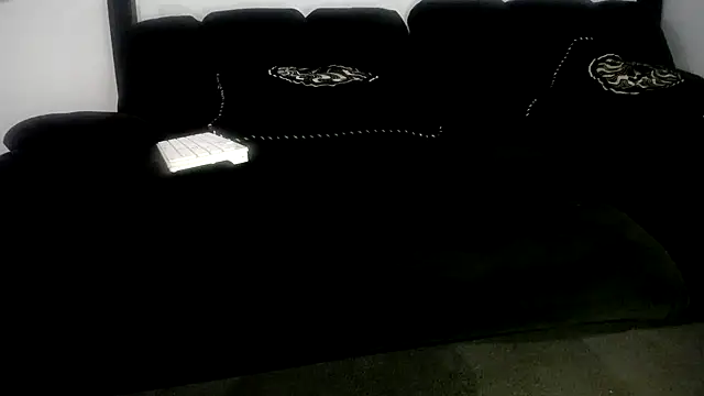 Niquitasparkles online show from November 24, 3:45 pm