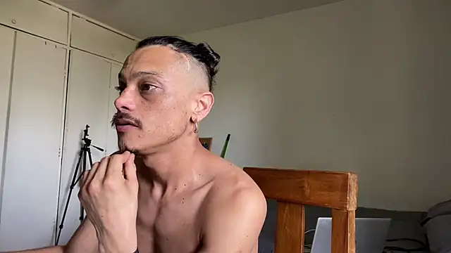 villanocat online show from December 10, 4:38 pm