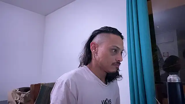 villanocat online show from December 13, 3:38 am