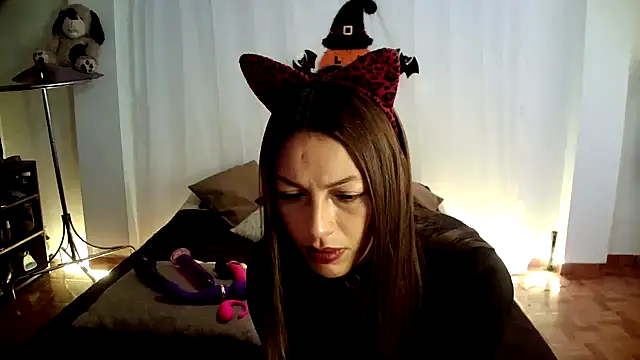 Hanna Charming online show from October 19, 6:30 pm