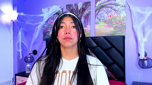 Snapshot of KimberlyVillaLobos chatting on October 21, 11:33 am KimberlyVillaLobos online show from October 21, 11:33 am