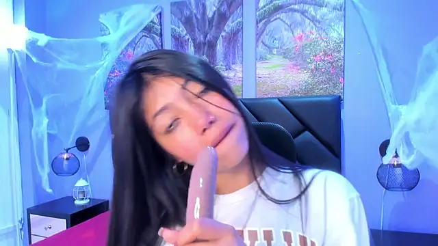 Snapshot of KimberlyVillaLobos chatting on November 11, 11:43 am KimberlyVillaLobos online show from November 11, 11:43 am