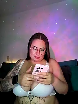 Snapshot of soofy__ chatting on June 18, 5:08 am soofy online show from June 18, 5:08 am