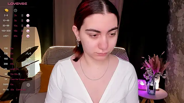 hannacheekss  online show from February 11, 2:16 am