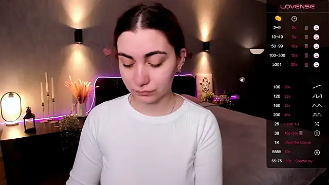 hannacheekss  online show from April 6, 1:58 am