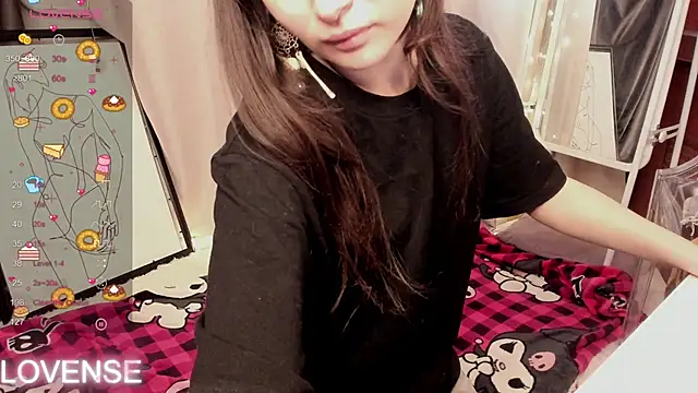 Emily Strikeee online show from April 10, 1:11 am