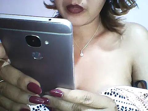 Snapshot of layanah12 chatting on December 1, 6:19 pm layanah12 online show from December 1, 6:19 pm