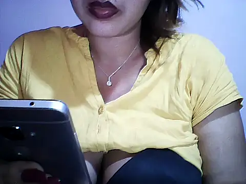 Snapshot of layanah12 chatting on December 4, 3:04 am layanah12 online show from December 4, 3:04 am