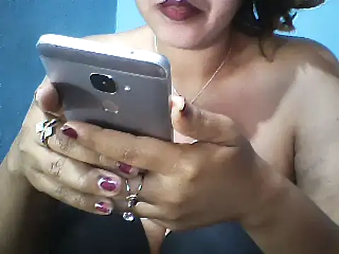 Snapshot of layanah12 chatting on February 14, 3:33 am layanah12 online show from February 14, 3:33 am