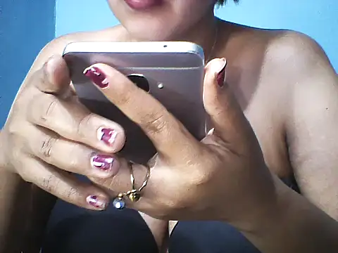 Snapshot of layanah12 chatting on February 20, 6:24 pm layanah12 online show from February 20, 6:24 pm