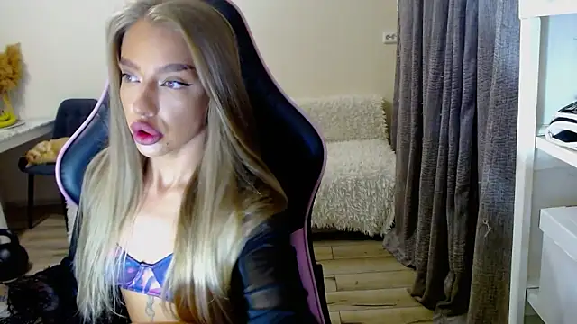 lonely dreamm online show from December 20, 1:11 pm