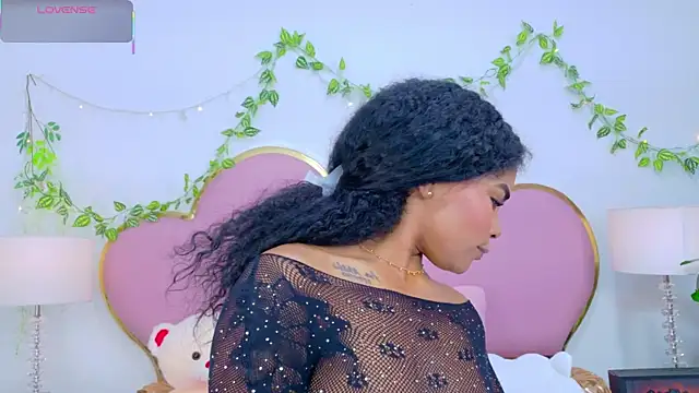 NahiaraReina online show from November 22, 1:43 pm