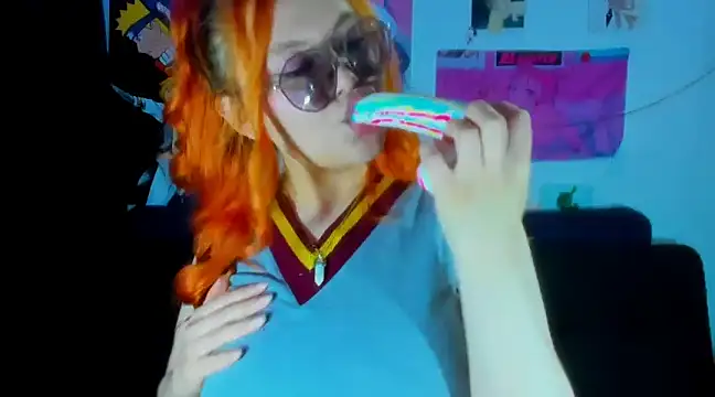 Snapshot of Lily_stone04 chatting on December 6, 3:41 am Lily stone04 online show from December 6, 3:41 am